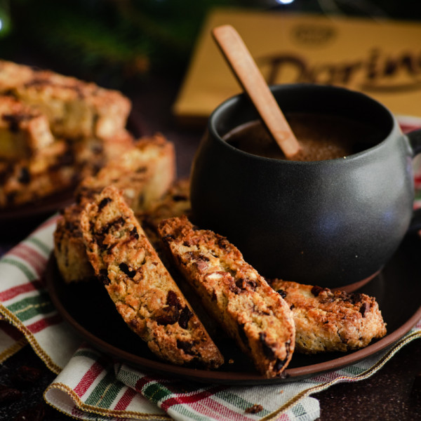 Biscotti s čokoladom, narančom, brusnicama i bademima