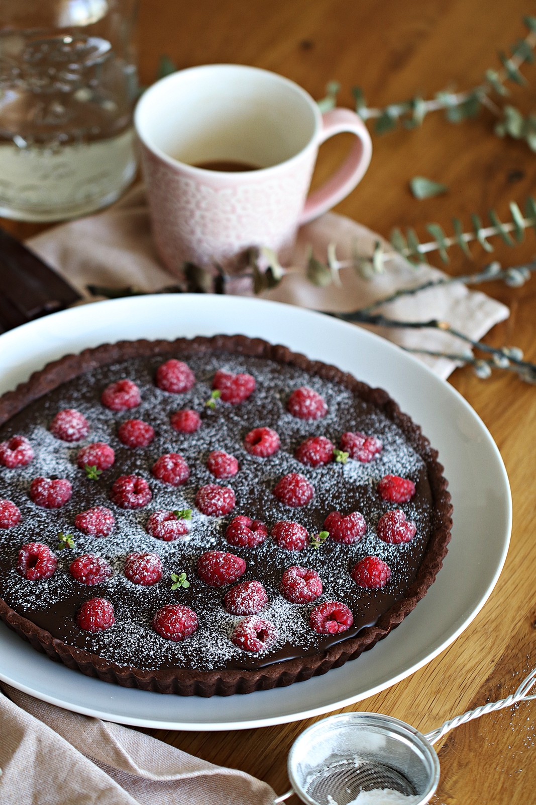 Čokoladni tart s malinama