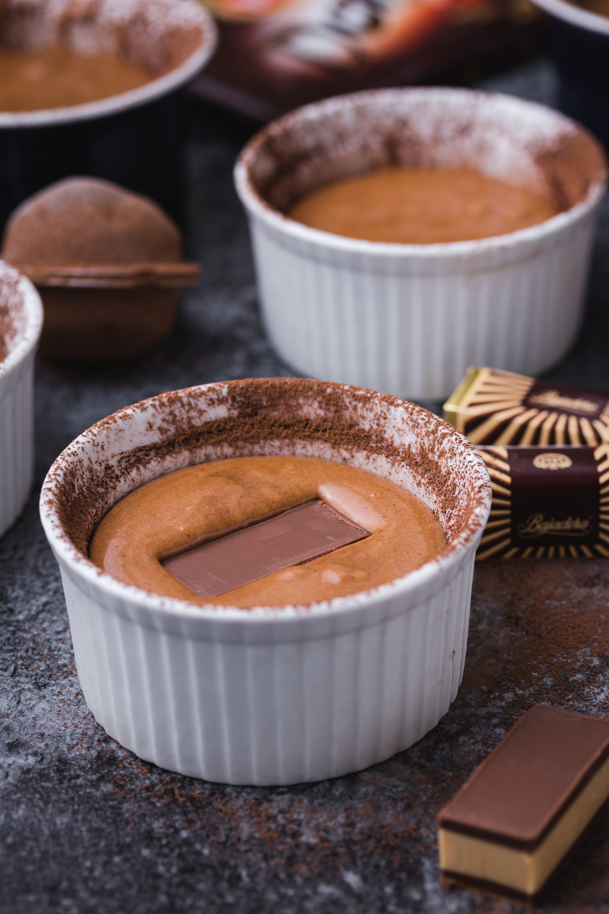 Čokoladni lava cake s Bajaderom