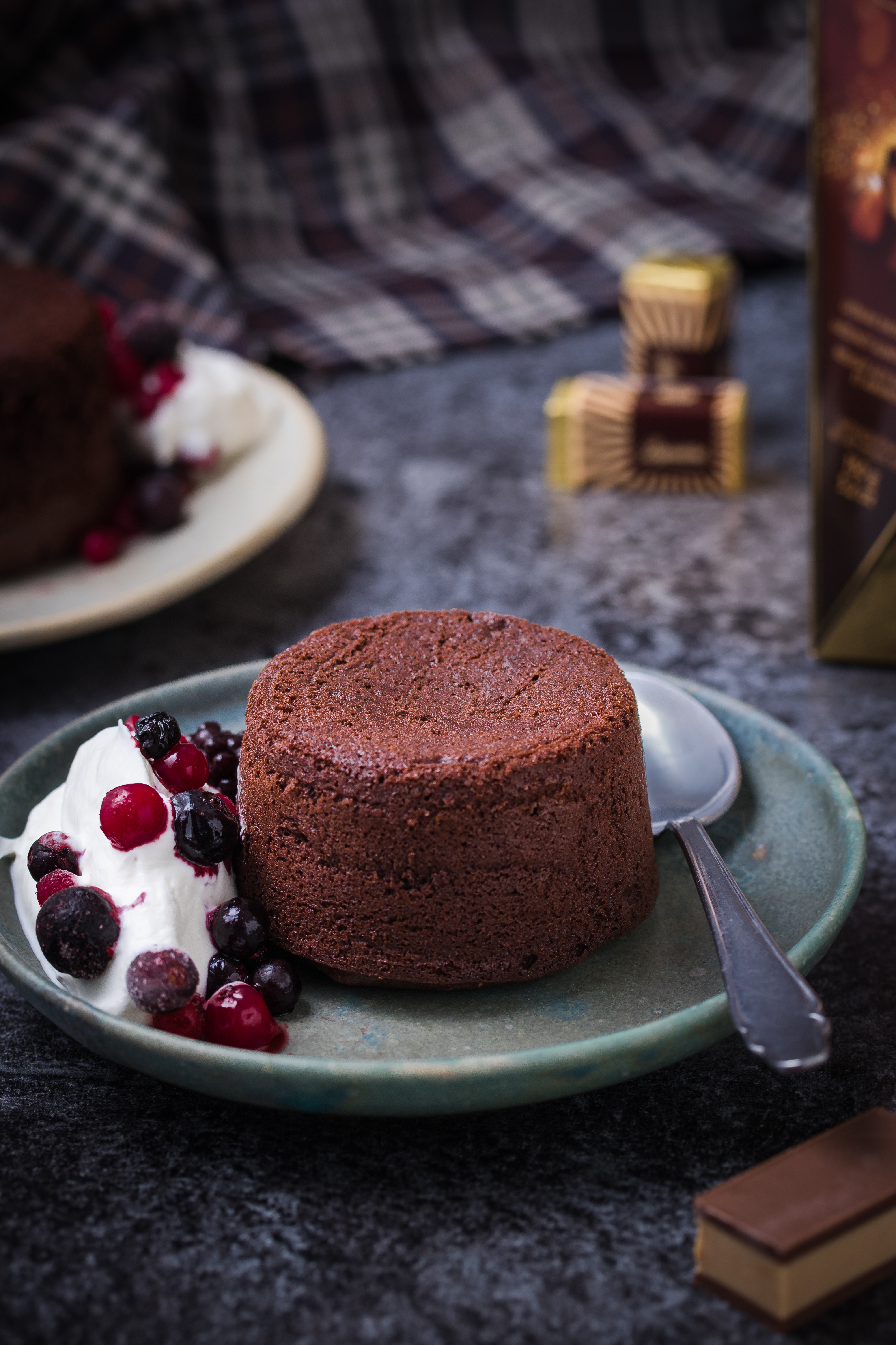 Čokoladni lava cake s Bajaderom