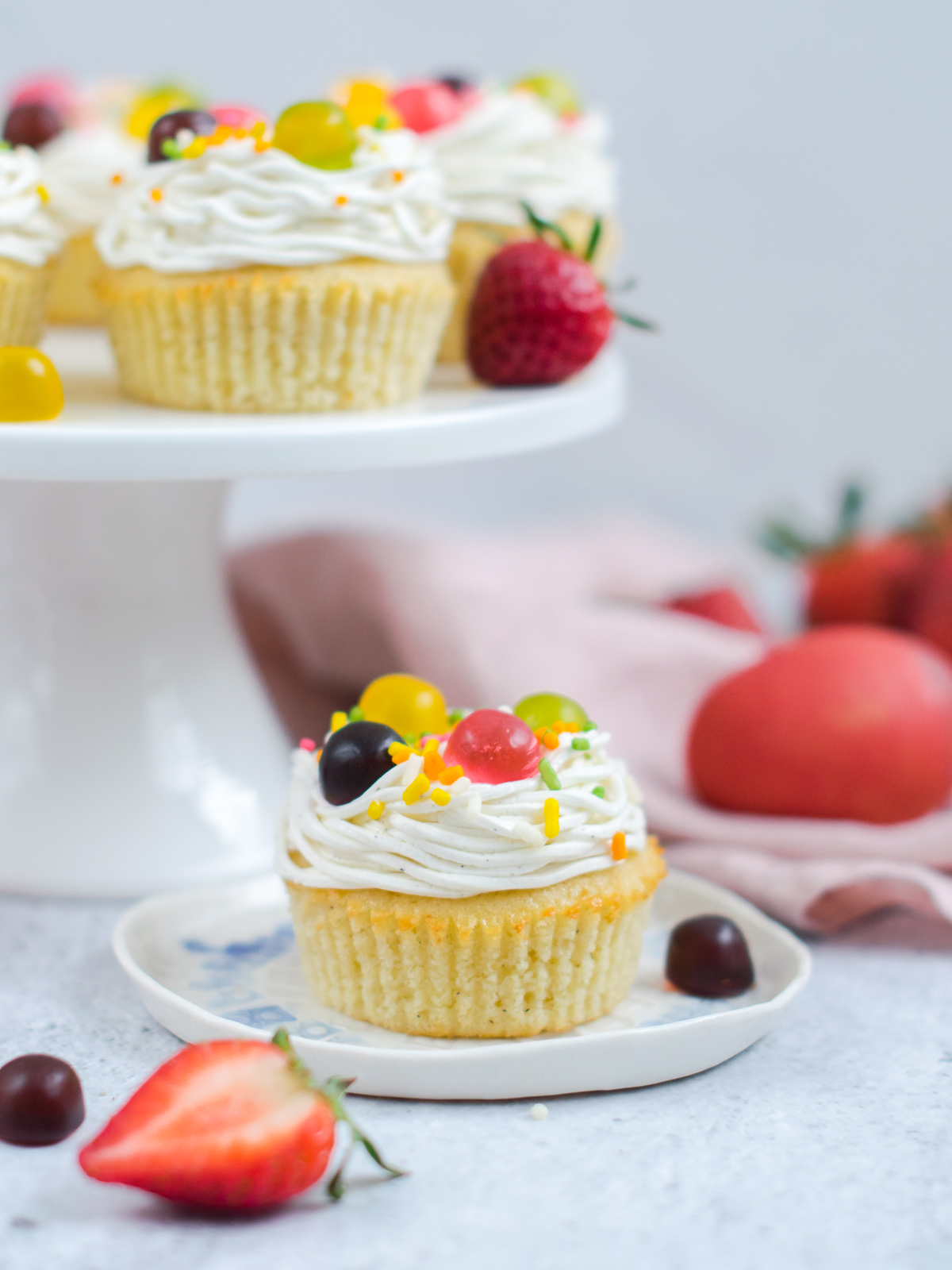 Cupcakes s jagodama i Ki-Ki čarobnim jajima