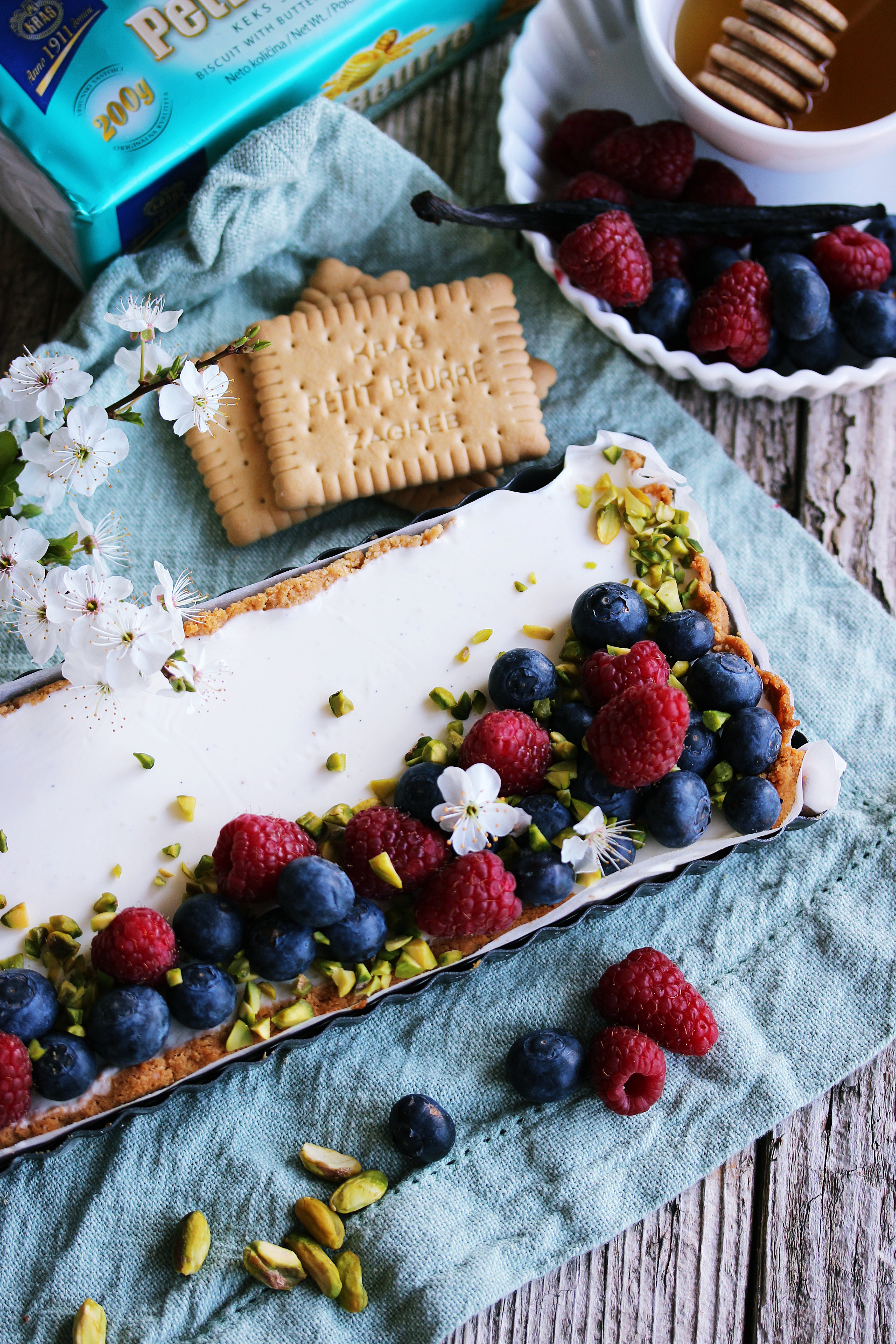 Tart s panna cottom i voćem