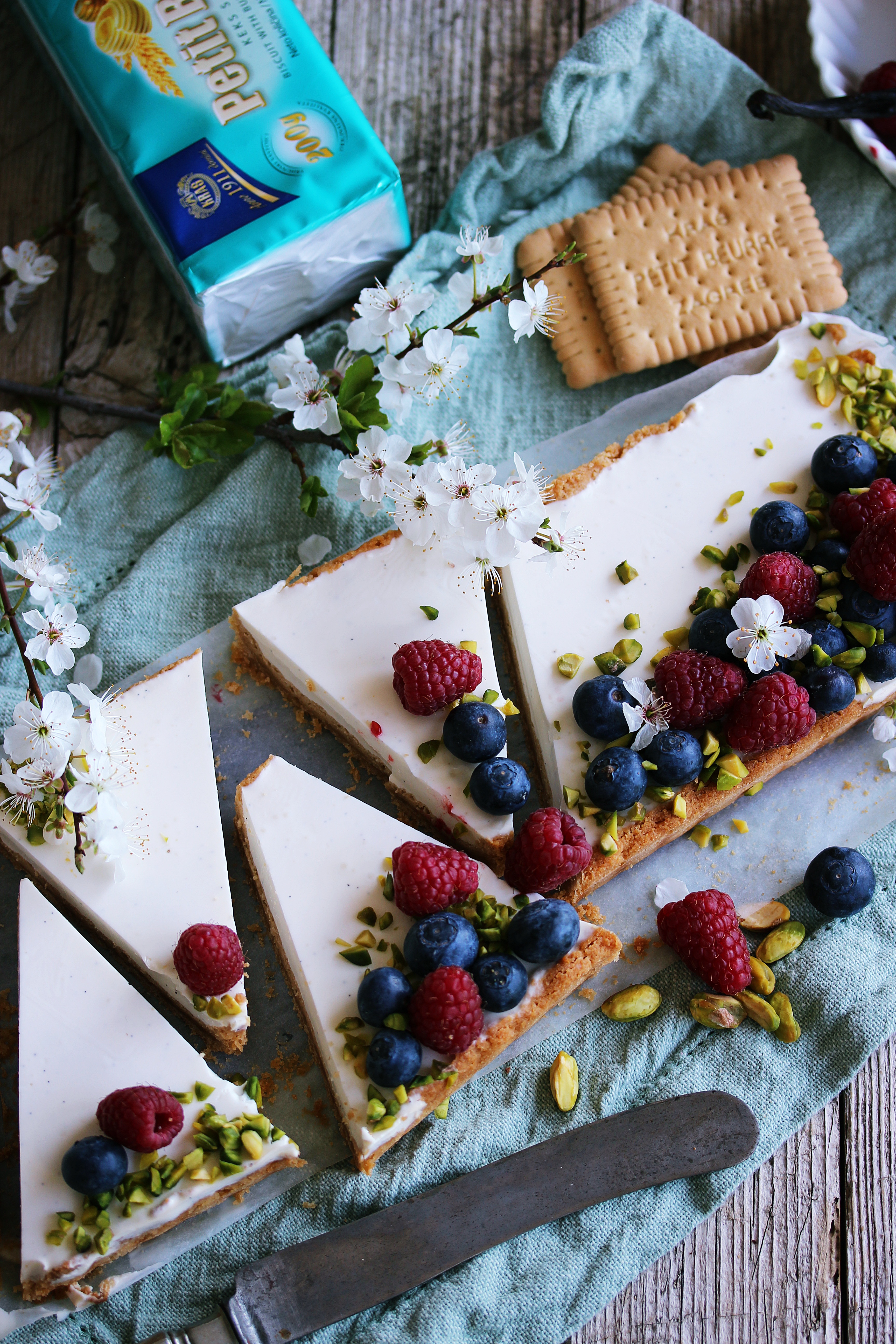 Tart s panna cottom i voćem